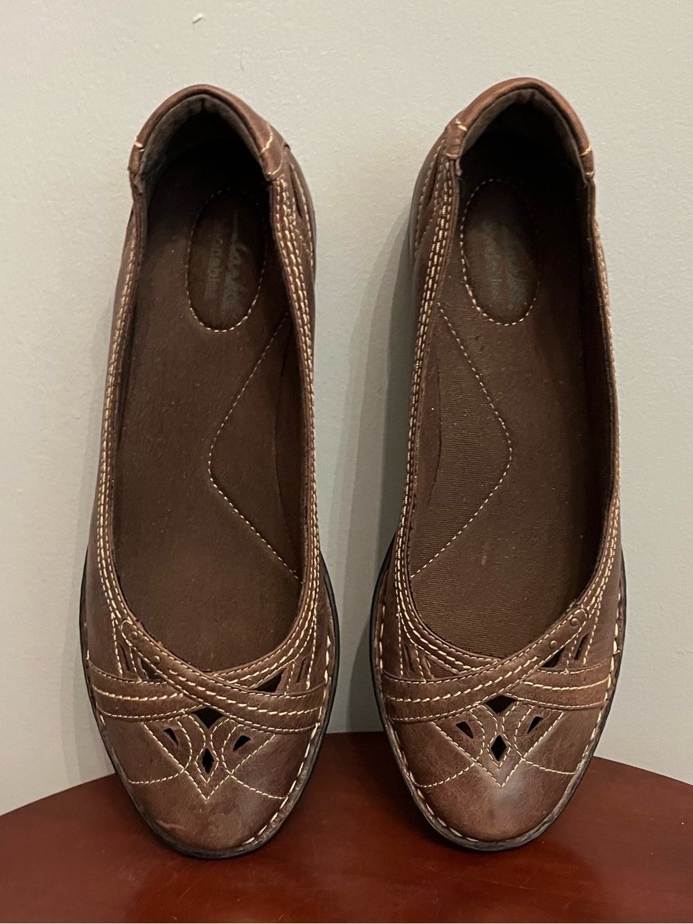 Clarks Bendables Brown Leather Flat Shoes with Cutout Detail, size 9M